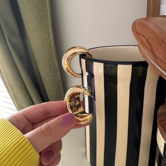 House of Harlow 1960 Gold Crescent Hoop Earrings - Picture 5 of 6